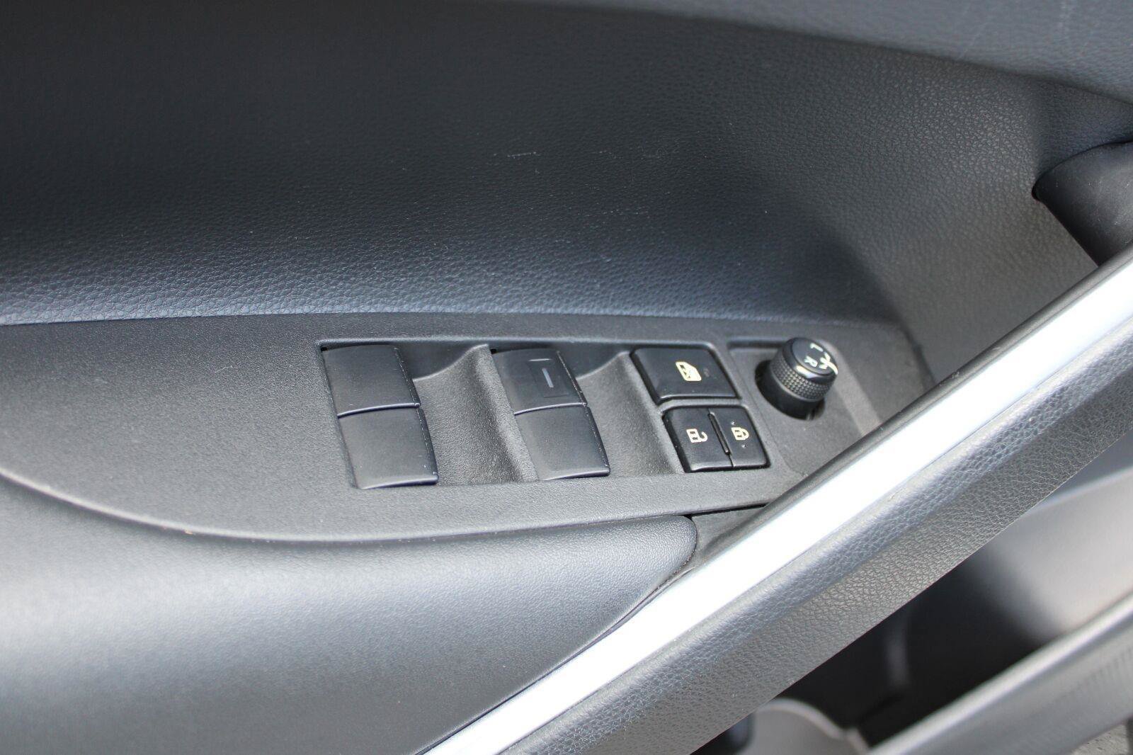 Used 2022 Toyota Corolla Cross XLE w/ Convenience Package FWD image 49