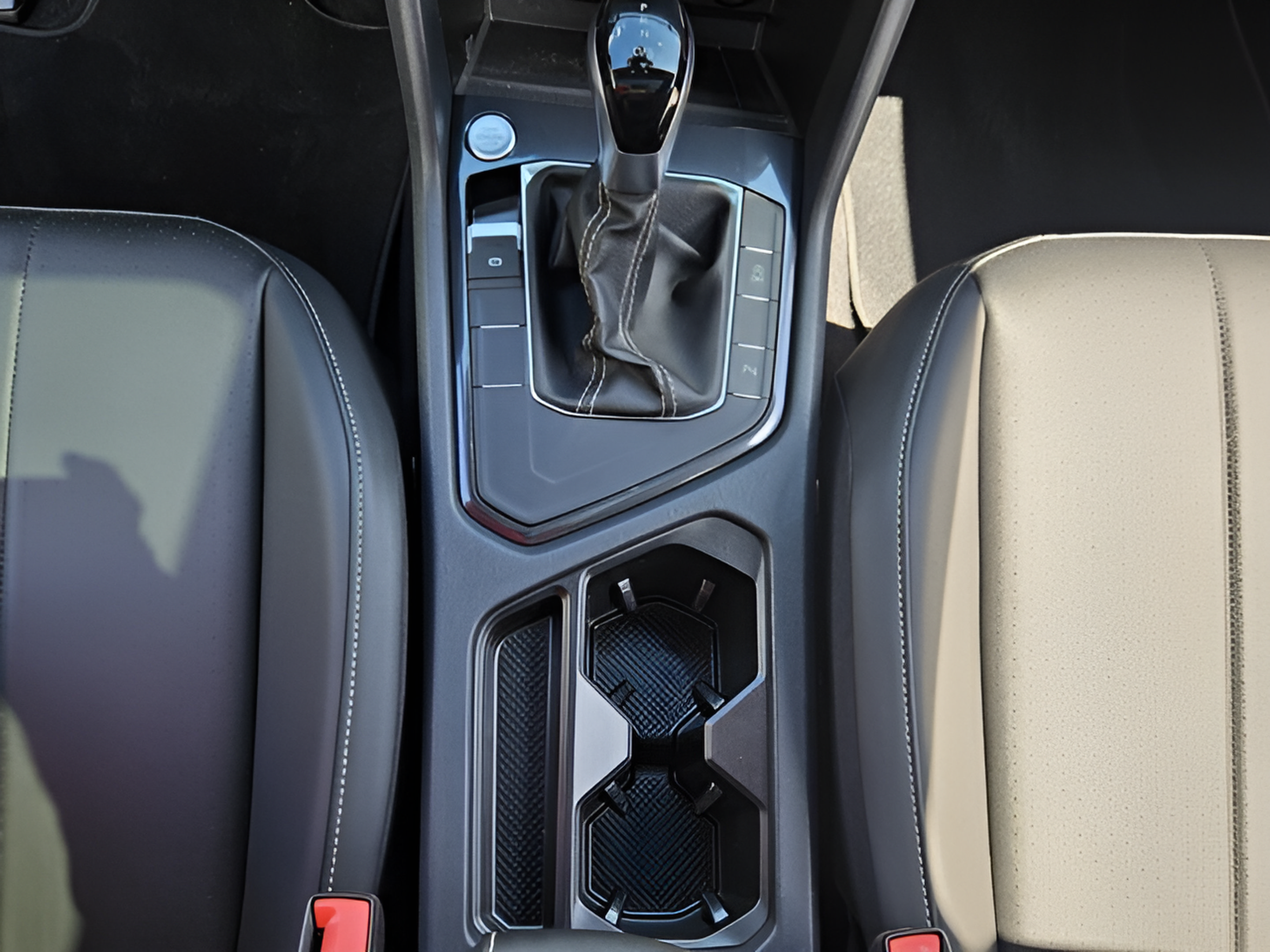 Certified 2023 Volkswagen Tiguan SE R-Line FWD image 16