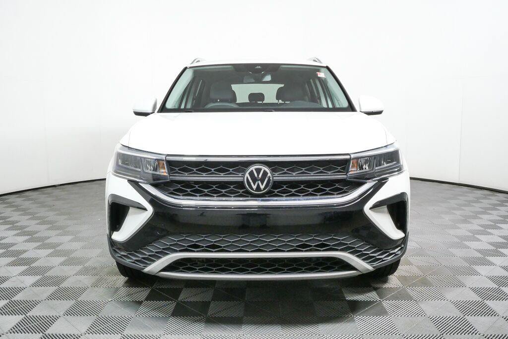 Certified 2022 Volkswagen Taos SE FWD image 32