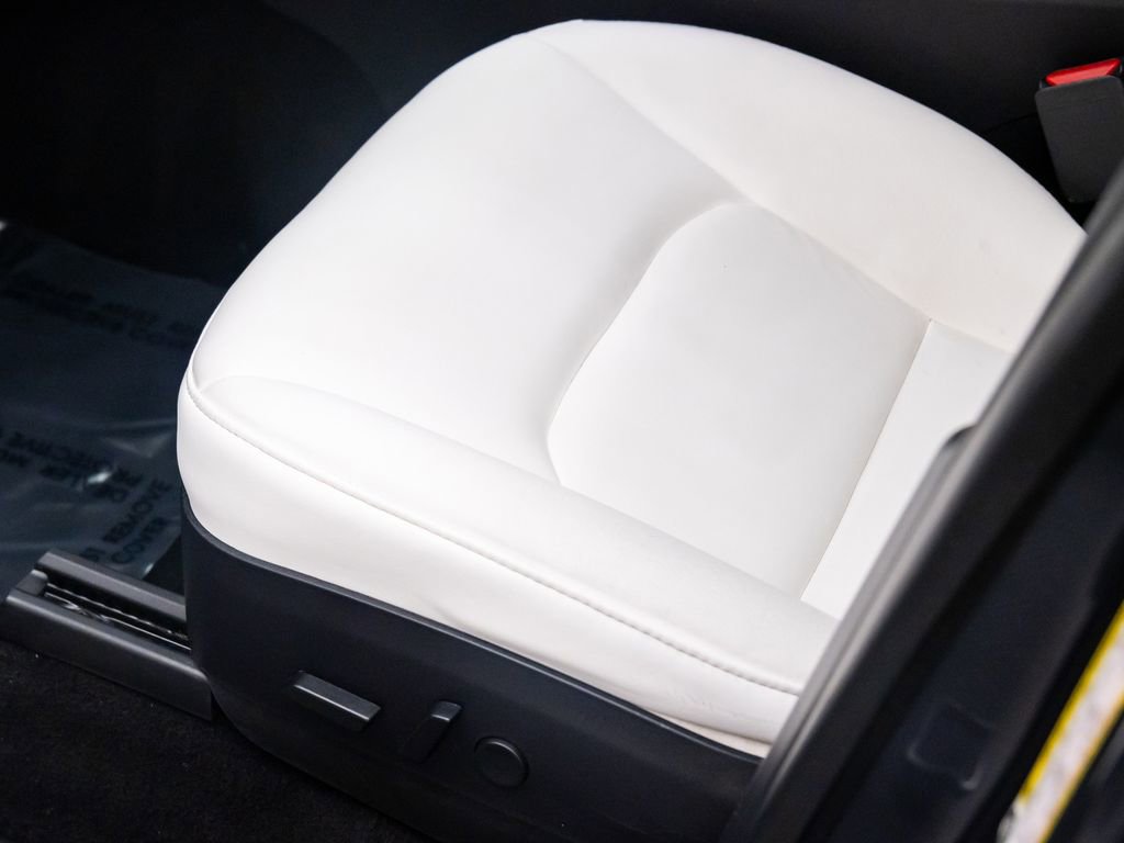 Used 2020 Tesla Model Y Long Range image 13