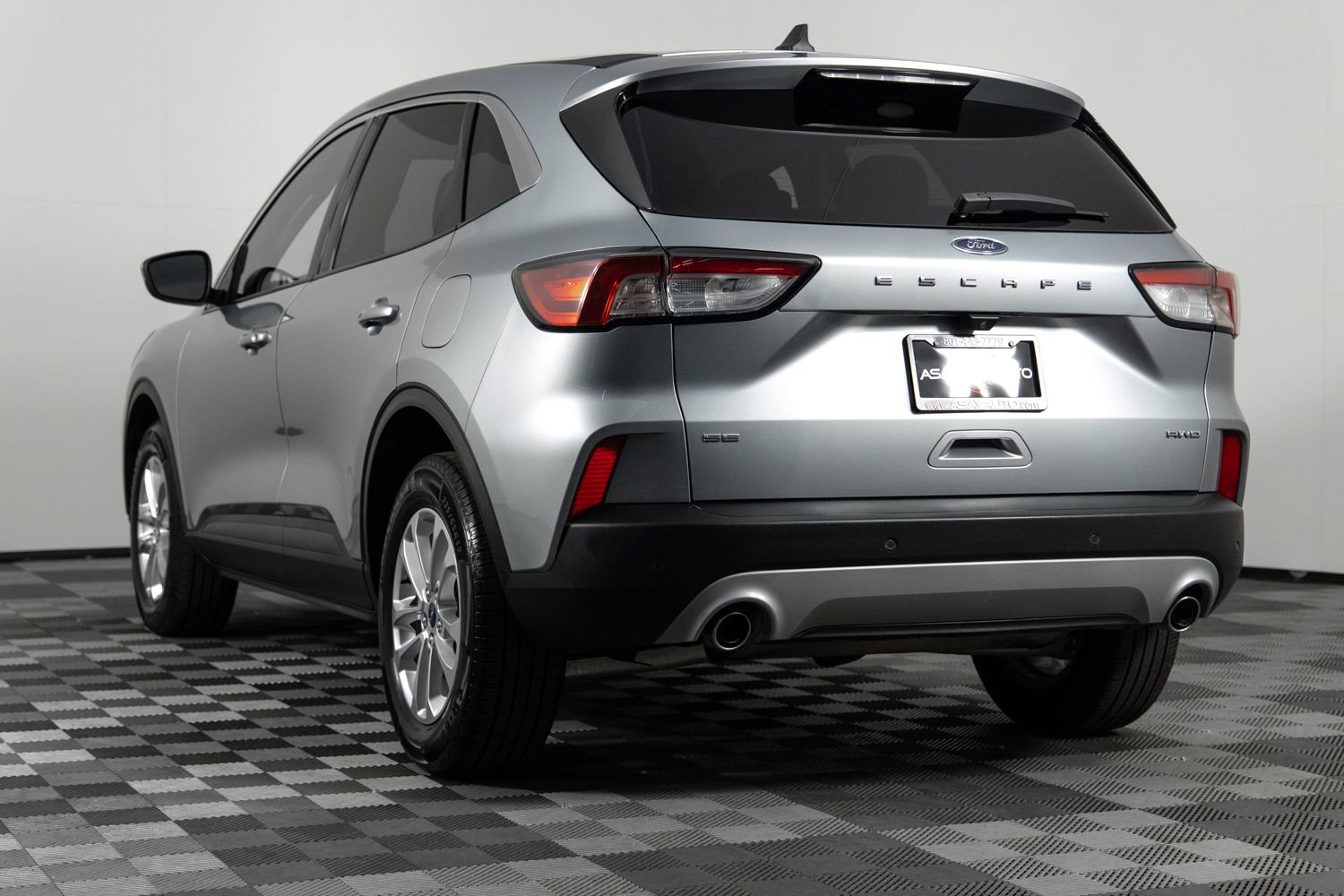 Used 2021 Ford Escape SE image 5