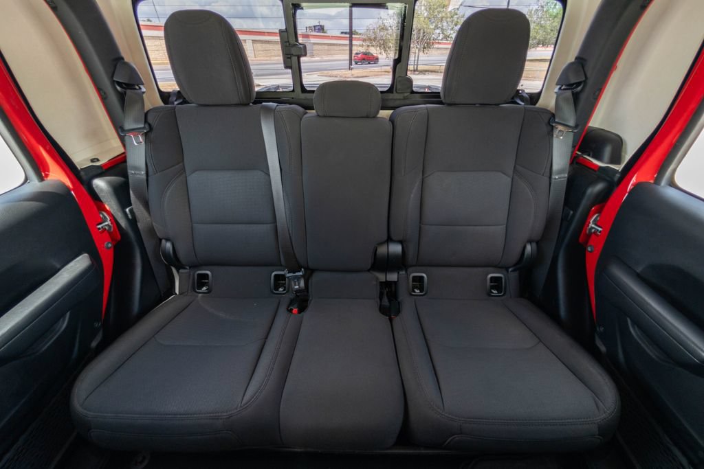 Used 2023 Jeep Gladiator Sport AWD/4WD image 16