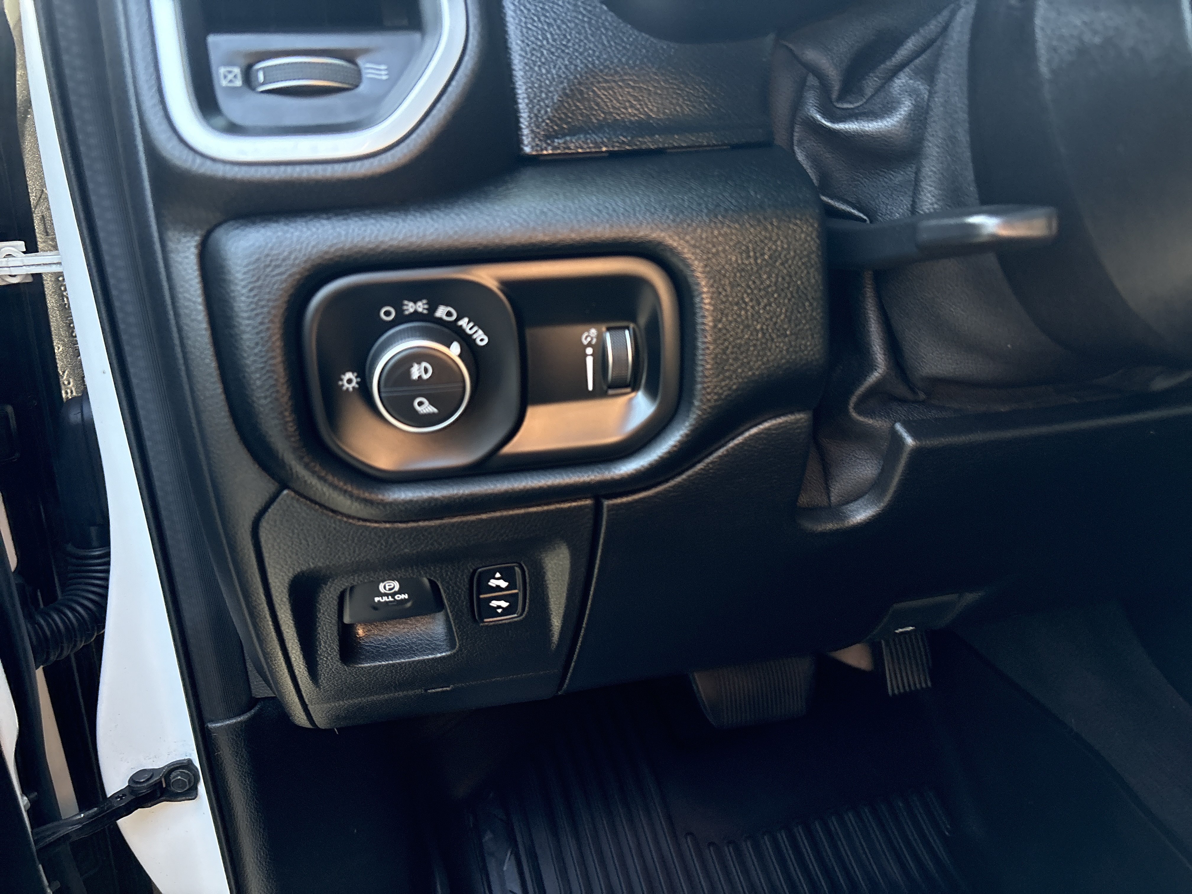 Used 2020 RAM 1500 Big Horn AWD/4WD image 12