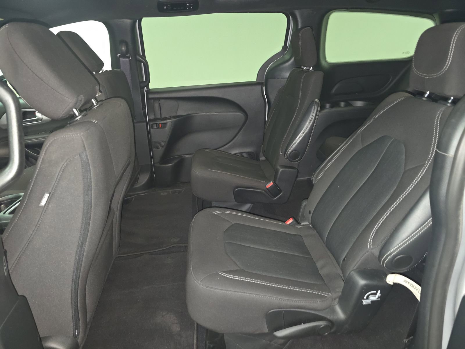 Used 2024 Chrysler Pacifica Touring image 16