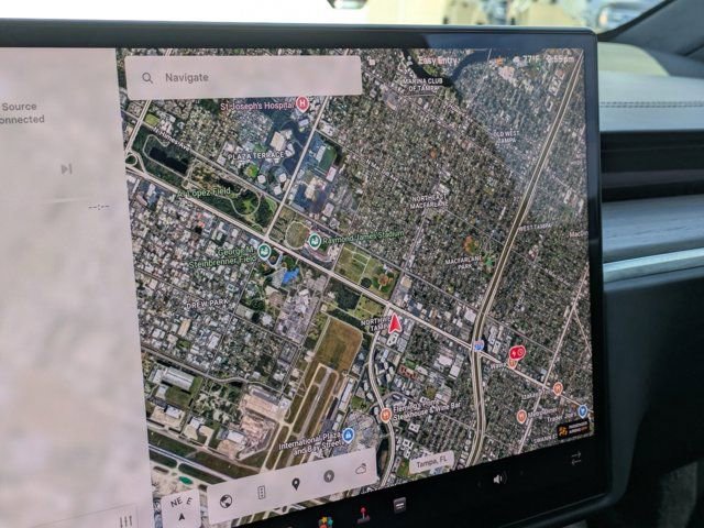 Used 2024 Tesla Model X image 19