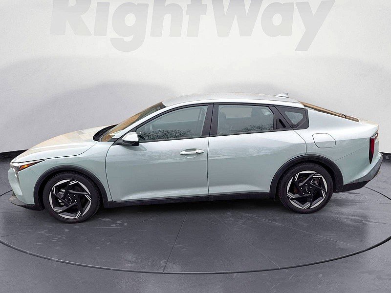 Used 2025 Kia K4 EX image 2