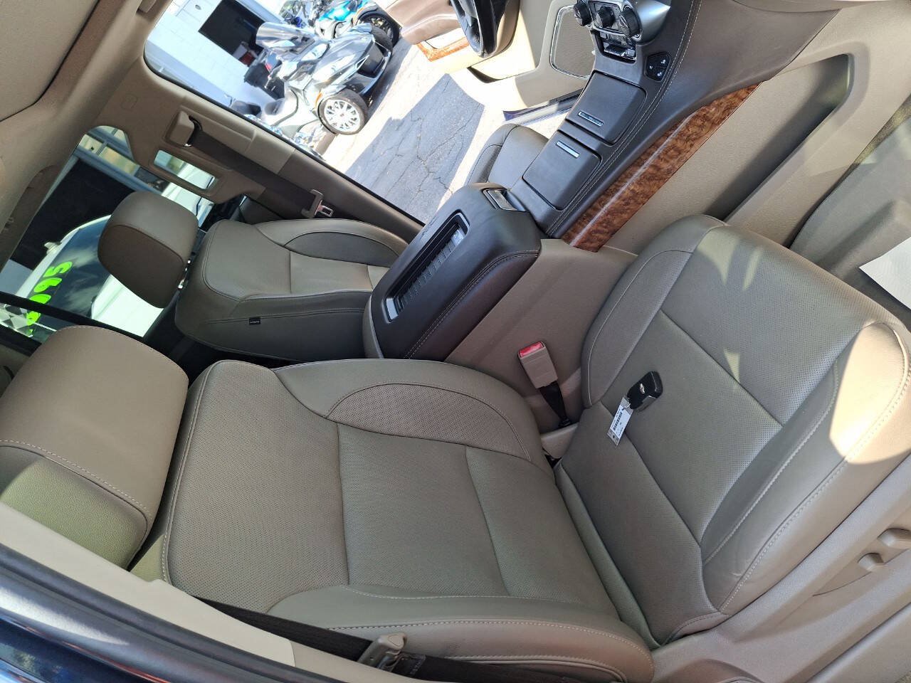 Used 2018 Chevrolet Tahoe Premier AWD/4WD image 19
