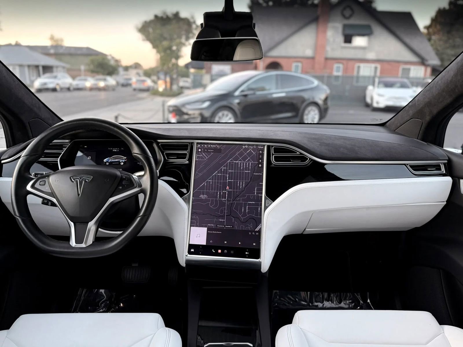 Used 2017 Tesla Model X 75D image 10