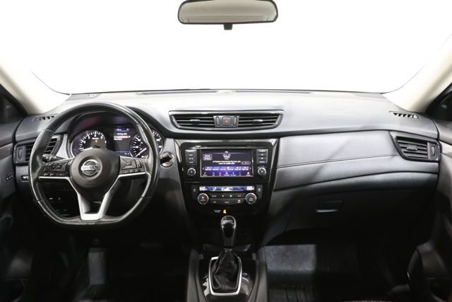 Used 2018 Nissan Rogue SV w/ Premium Package image 15