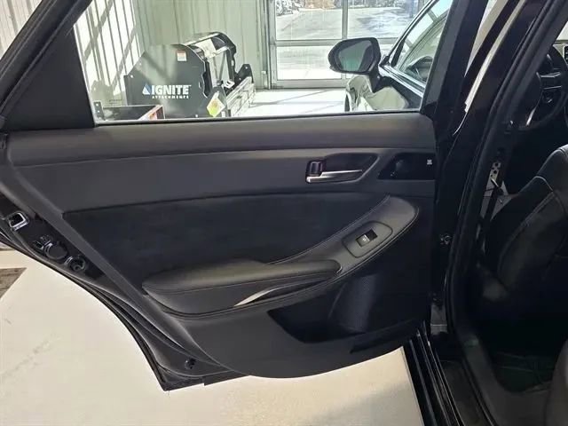 Used 2022 Toyota Avalon Touring w/ Advanced Safety Package image 9