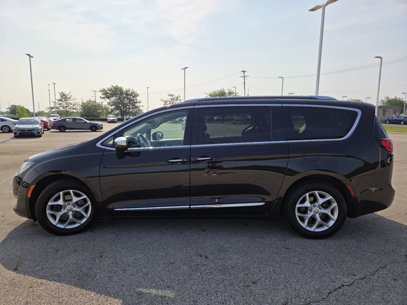 Used 2020 Chrysler Pacifica Limited FWD image 16