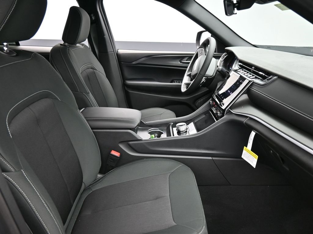 New 2026 Jeep Grand Cherokee Laredo image 18