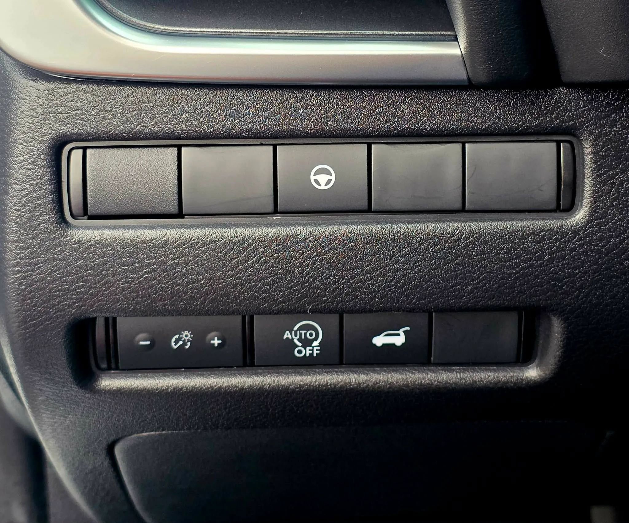 Used 2024 Nissan Rogue SV image 25