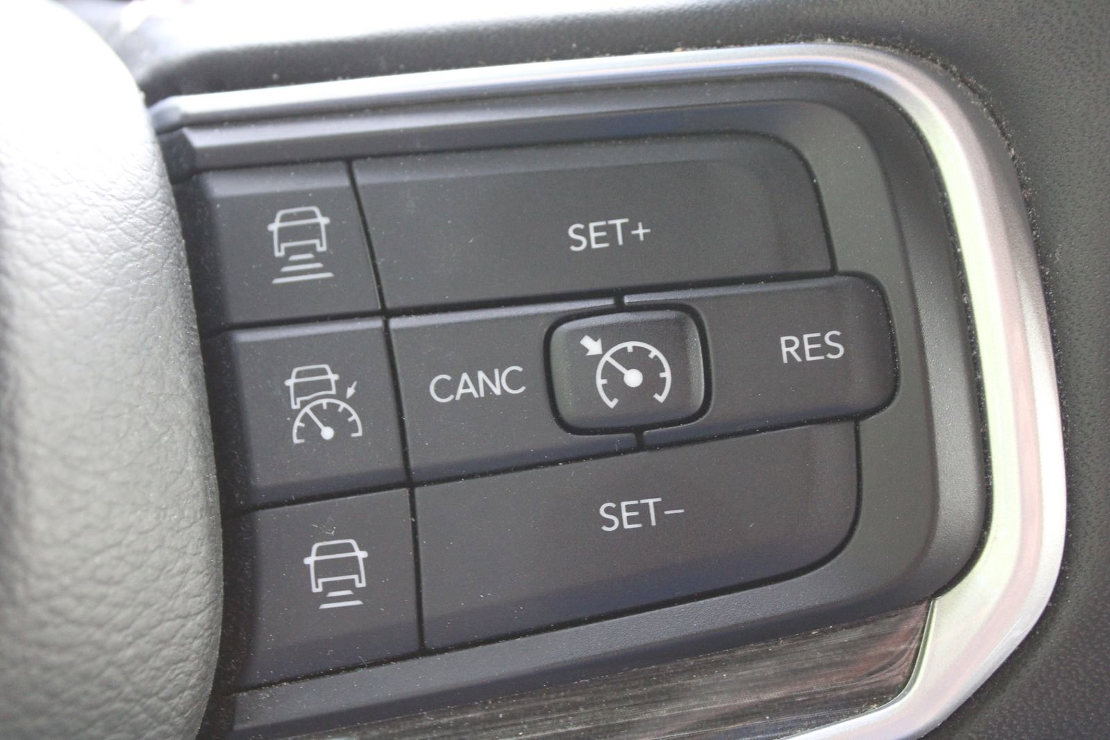 Used 2022 Jeep Wagoneer Series III w/ Rear Seat Video Group 1 image 38