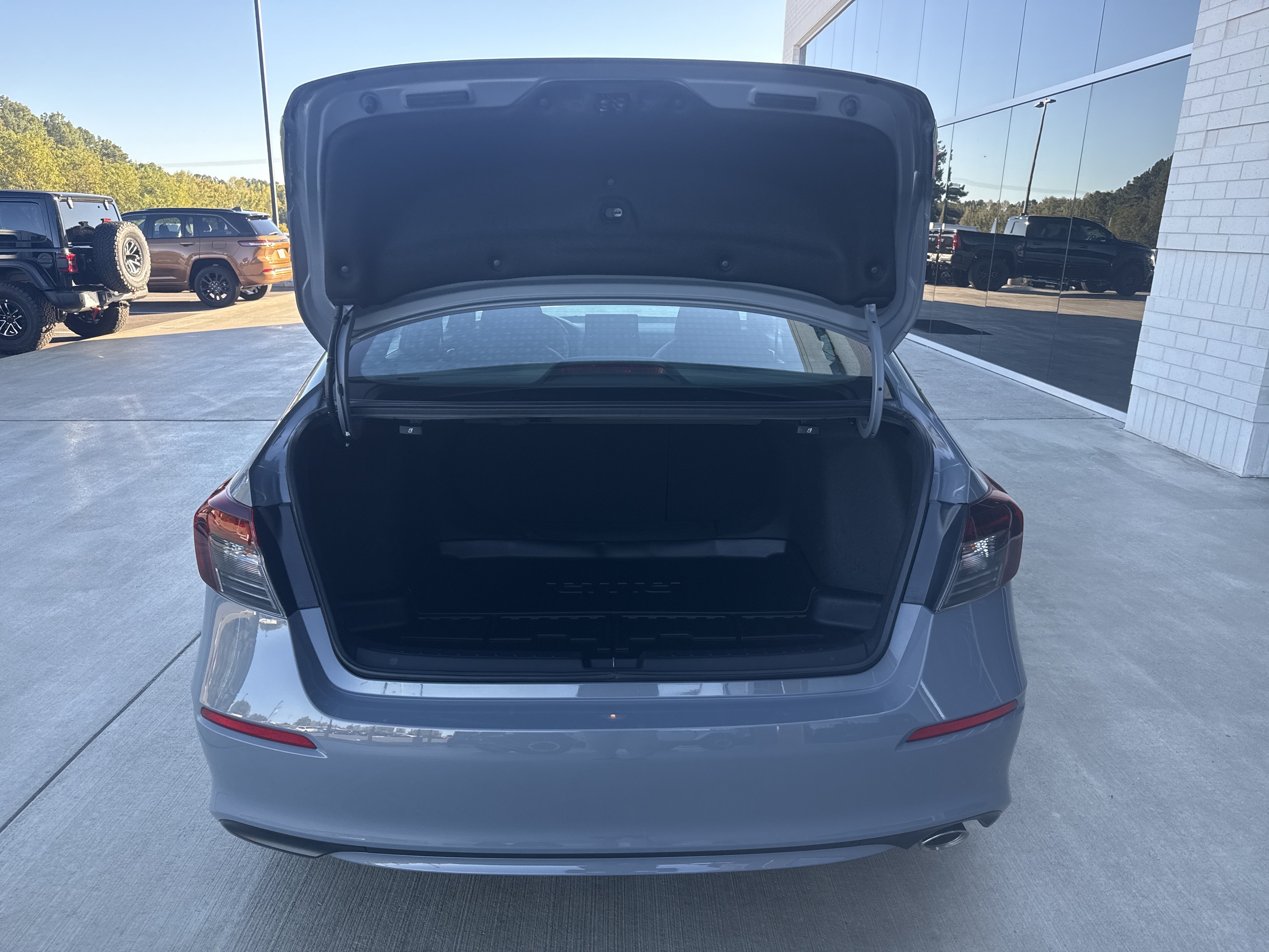 Used 2025 Honda Civic Sport image 25