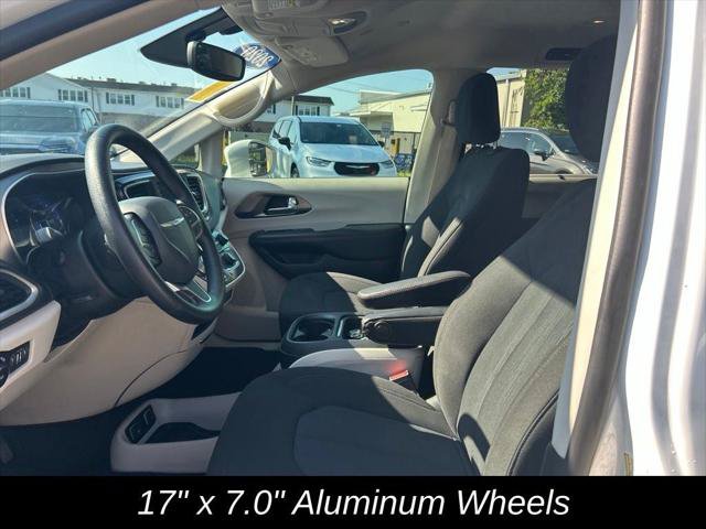 Certified 2020 Chrysler Pacifica Touring FWD image 15