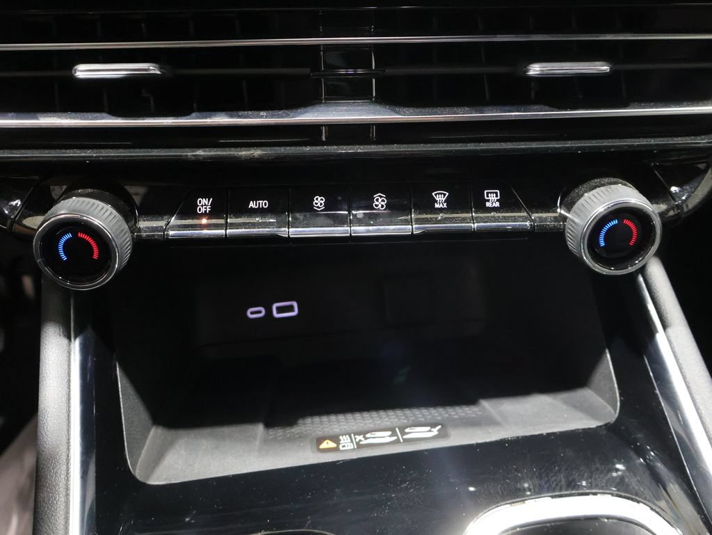 Used 2024 Chevrolet Traverse Z71 AWD/4WD image 33