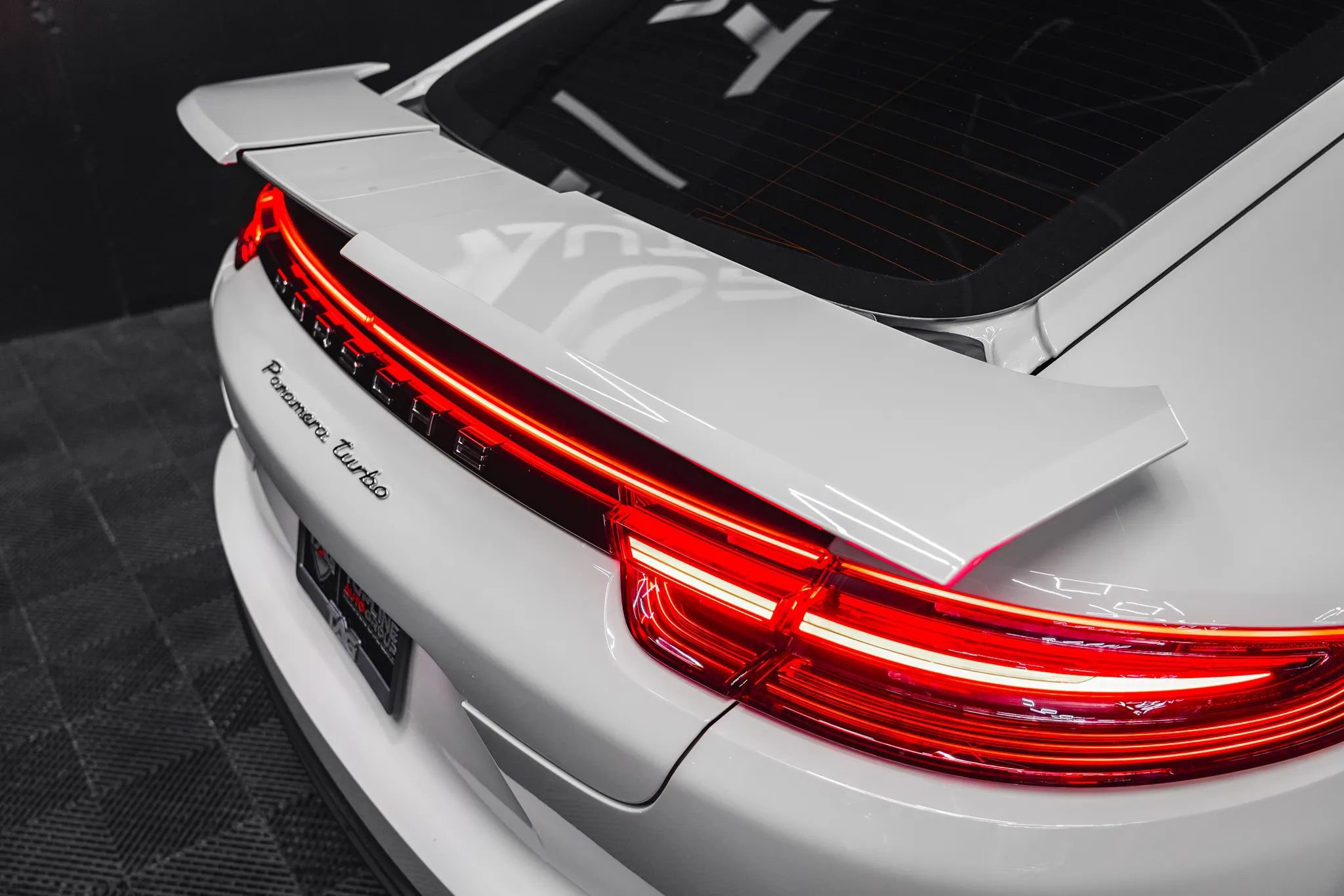 Used 2017 Porsche Panamera Turbo image 32