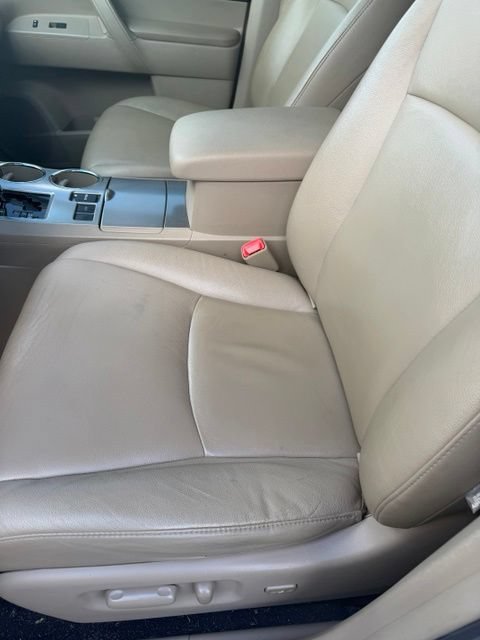 Used 2012 Toyota Highlander FWD w/ Tech Pkg image 4