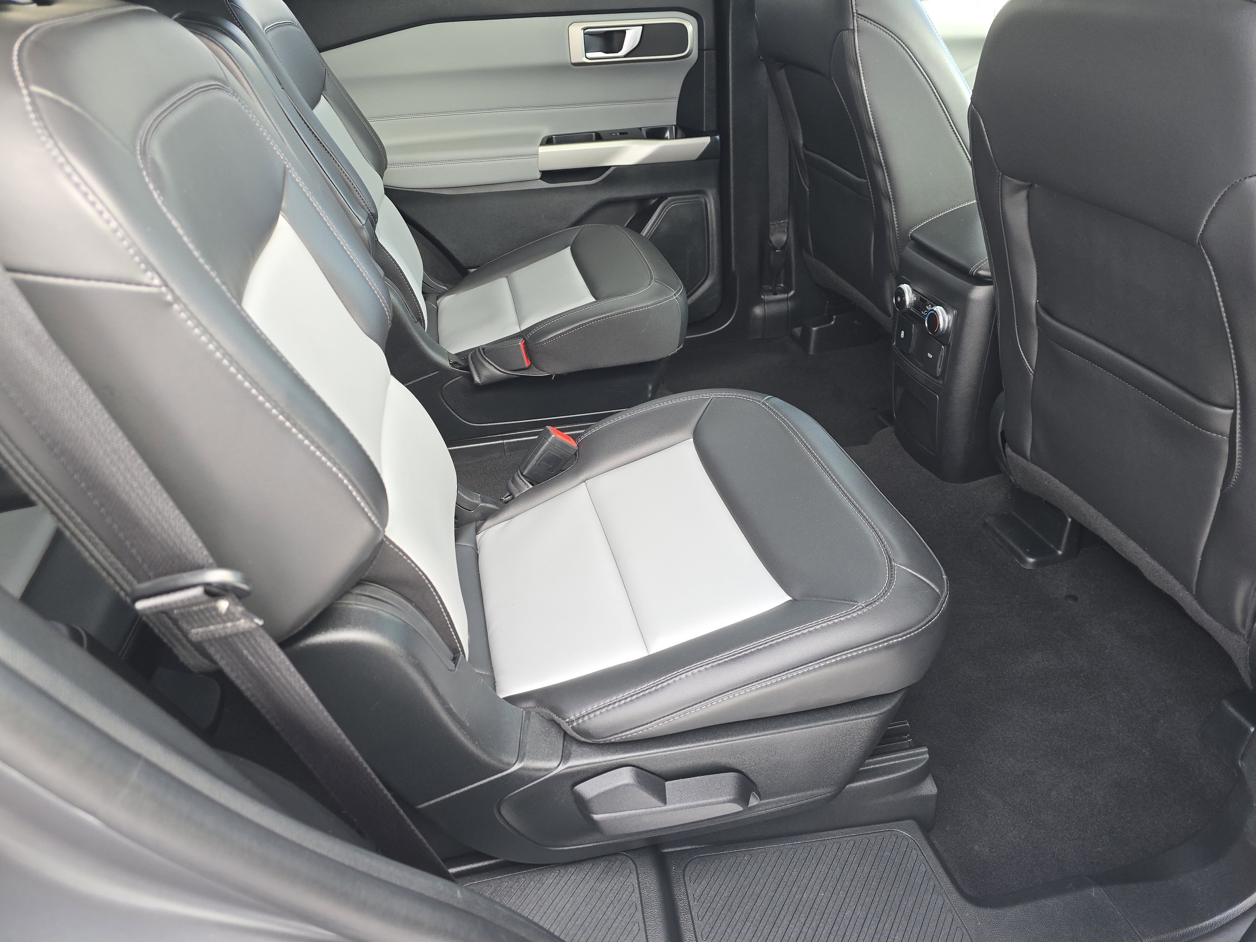 Used 2024 Ford Explorer XLT w/ Equipment Group 202A image 17