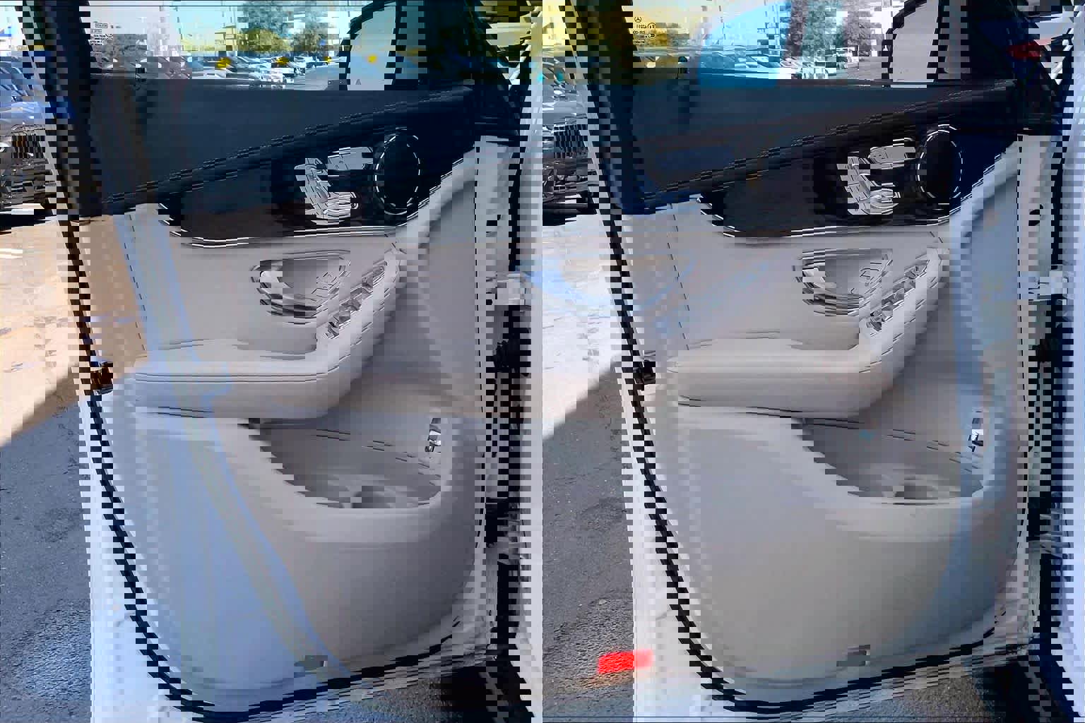 Used 2017 Mercedes-Benz GLC 300 4MATIC Coupe image 23