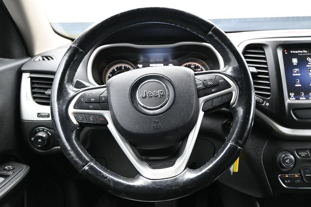 Used 2017 Jeep Cherokee Trailhawk AWD/4WD image 15
