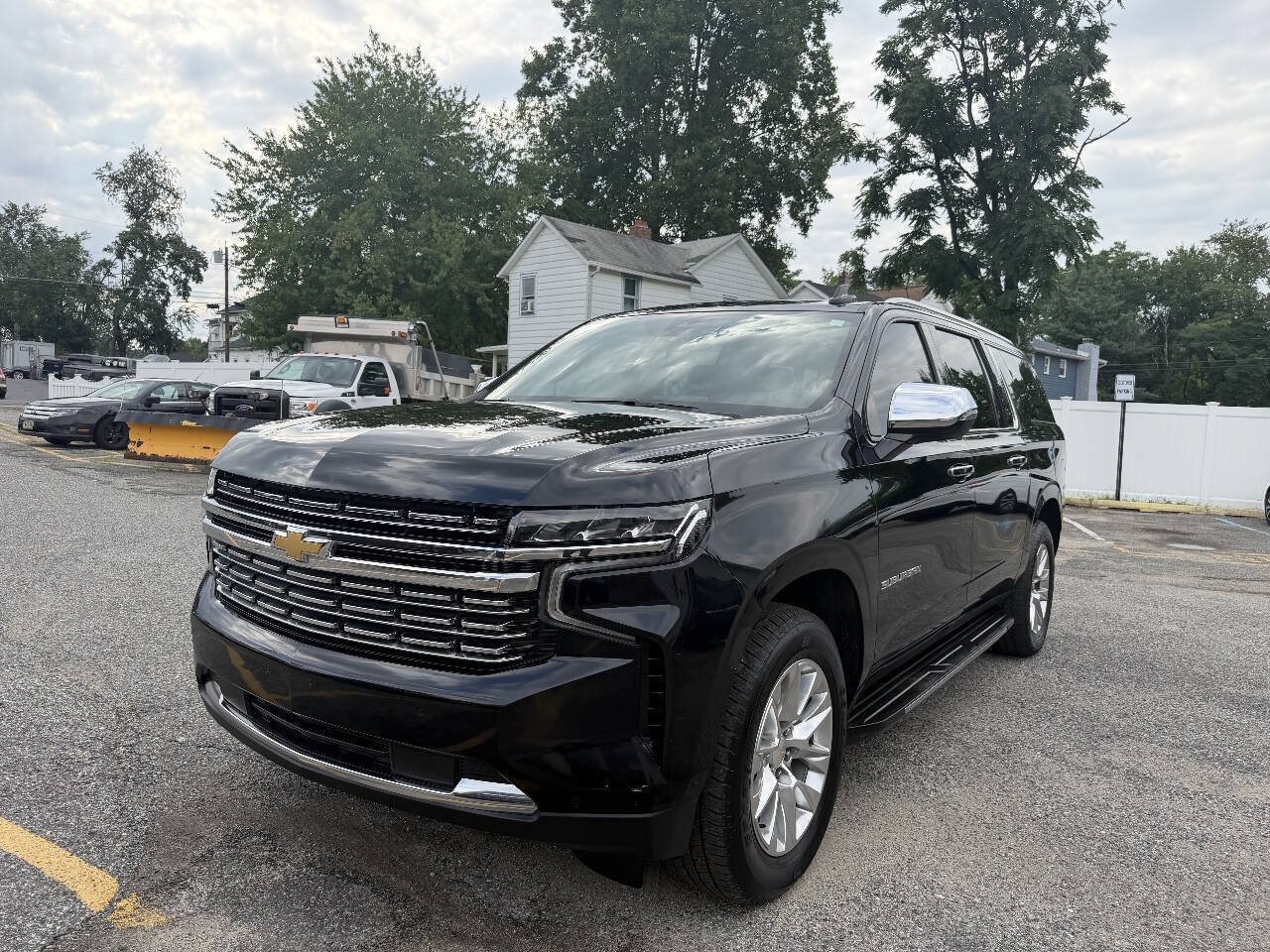 Used 2022 Chevrolet Suburban Premier RWD image 1