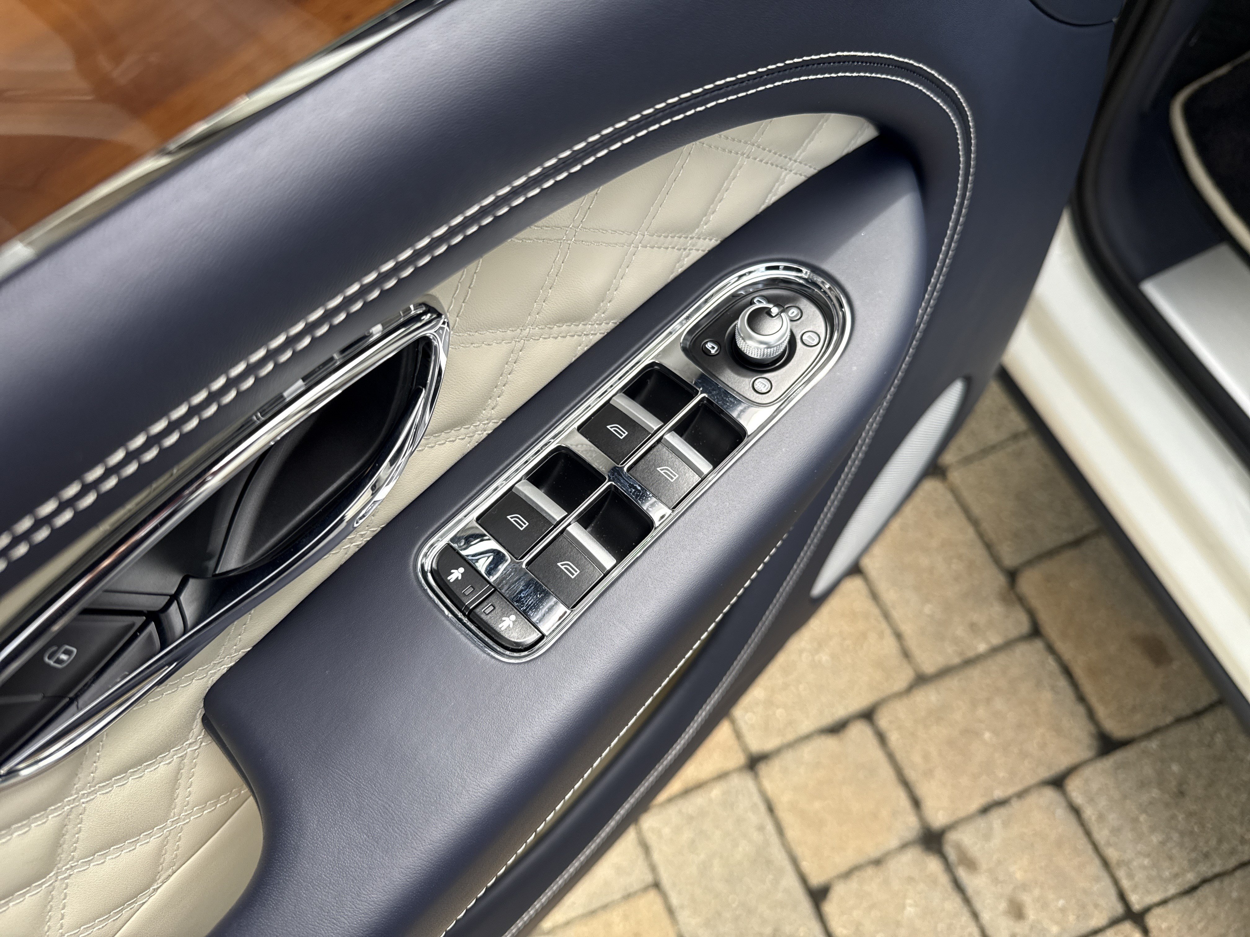 Used 2022 Bentley Bentayga AWD/4WD image 12