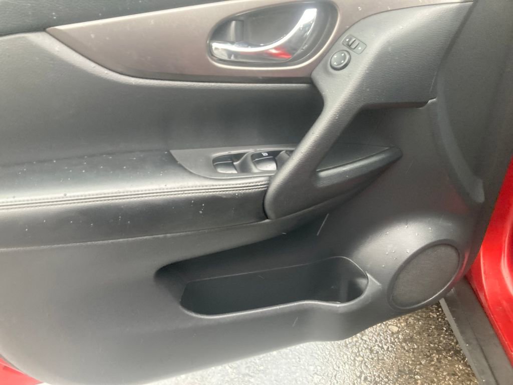 Used 2016 Nissan Rogue S image 13