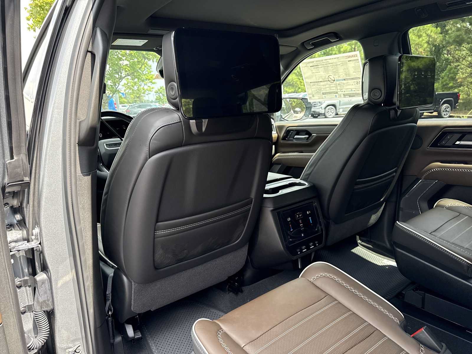 New 2026 GMC Yukon Denali Ultimate AWD/4WD image 26
