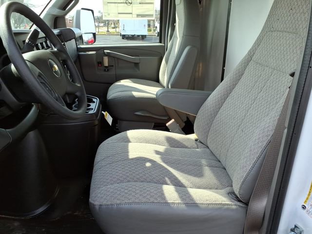 New 2026 Chevrolet Express 3500 w/ Power Convenience Package image 7