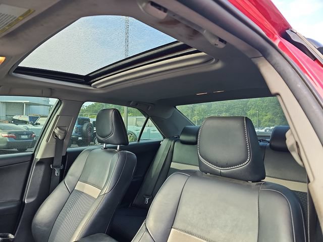 Used 2014 Toyota Camry SE w/ Moonroof Package FWD image 10