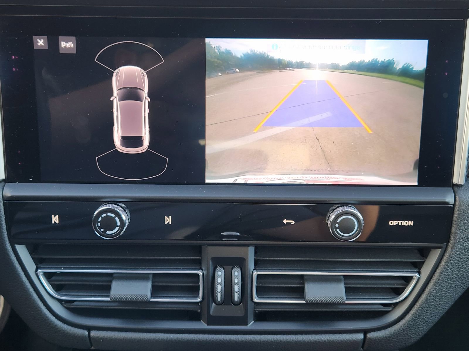 Used 2023 Porsche Macan S w/ Sport Chrono Package image 26