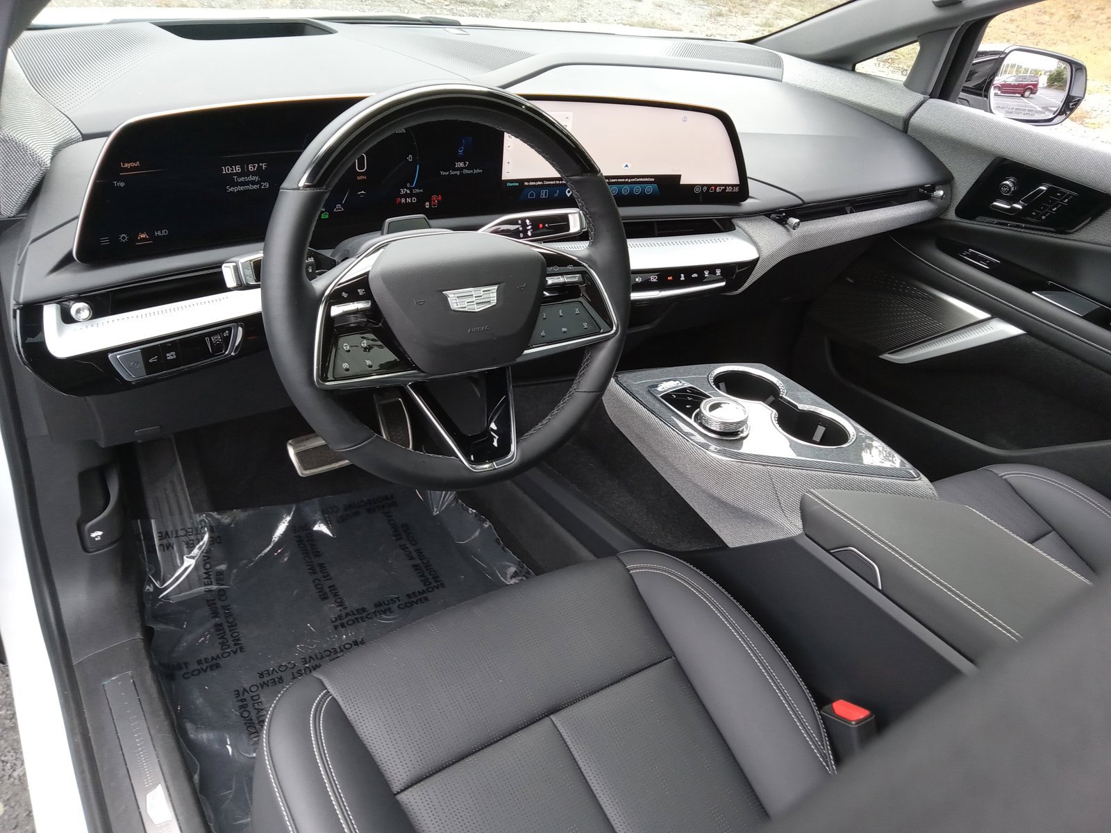 Used 2025 Cadillac Optiq Luxury 2 w/ LPO, Floor Liner Package AWD/4WD image 13