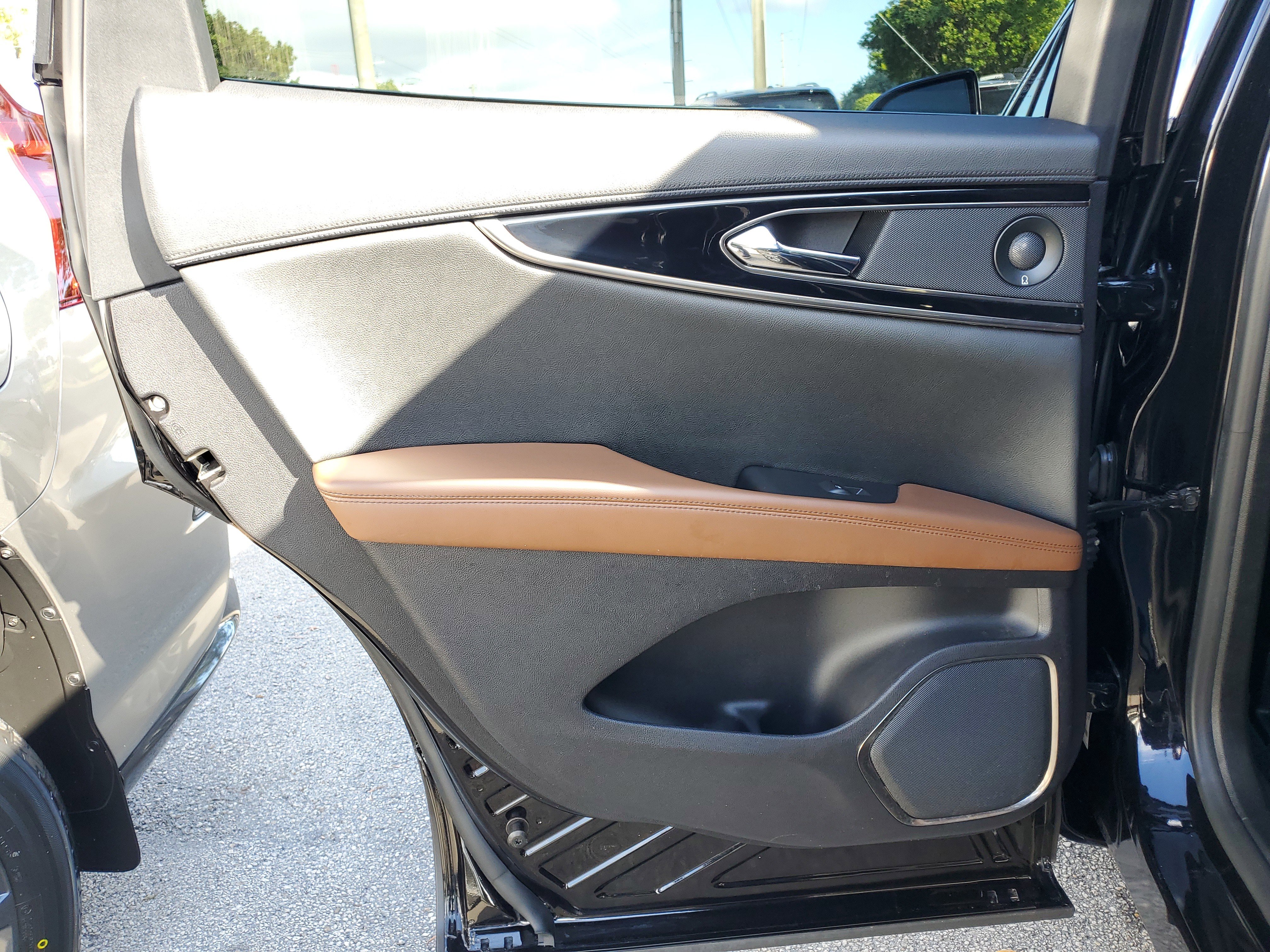 Certified 2022 Lincoln Nautilus Reserve w/ Equipment Group 201A image 12