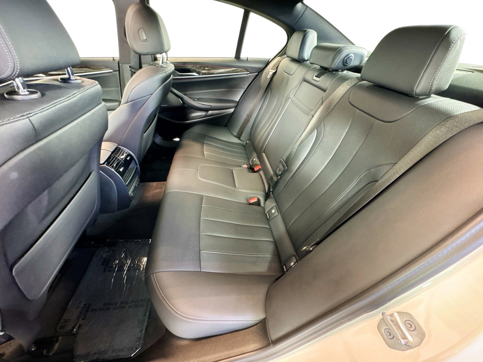 Used 2023 BMW 540i w/ Premium Package image 21