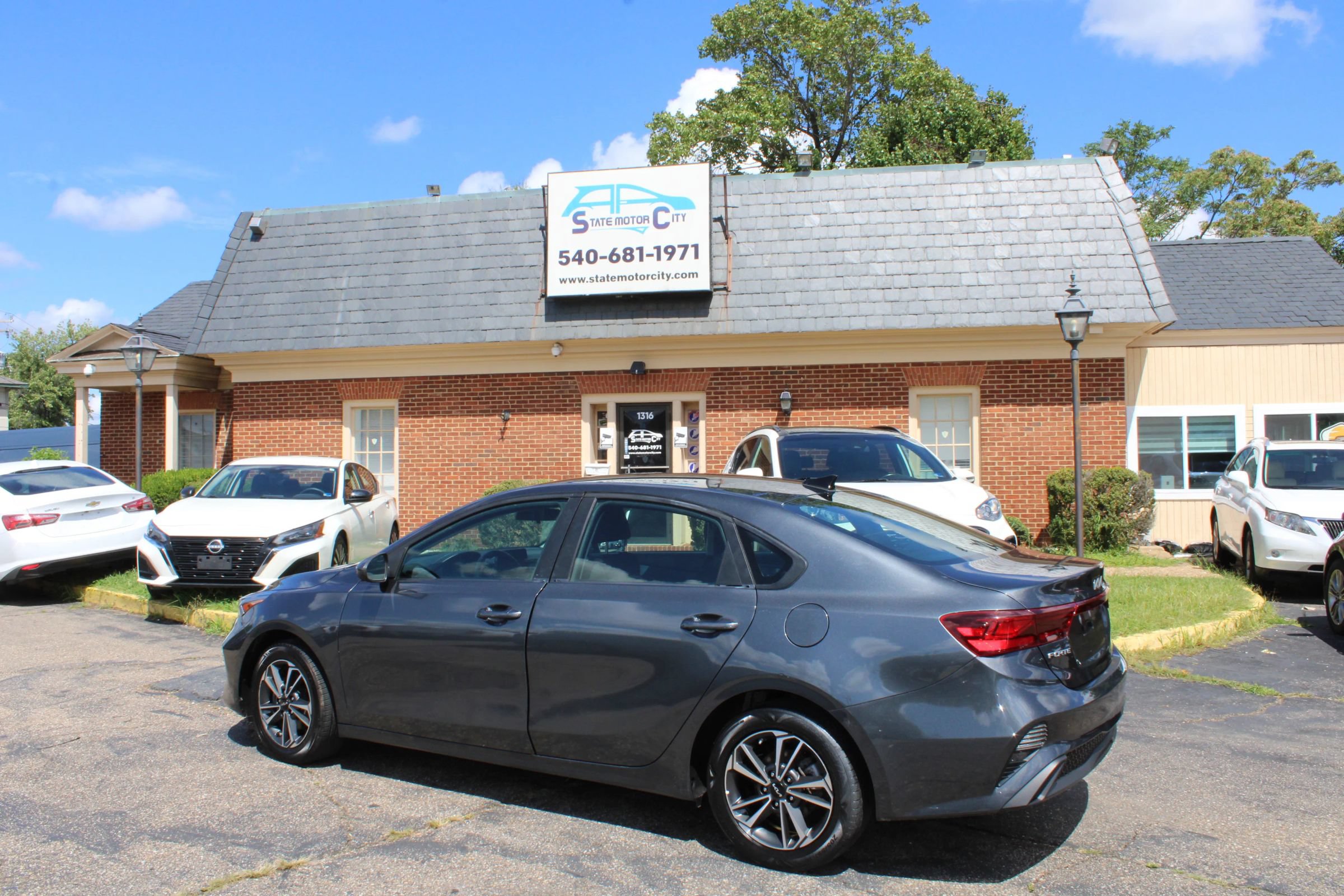 Used 2024 Kia Forte LXS FWD image 2