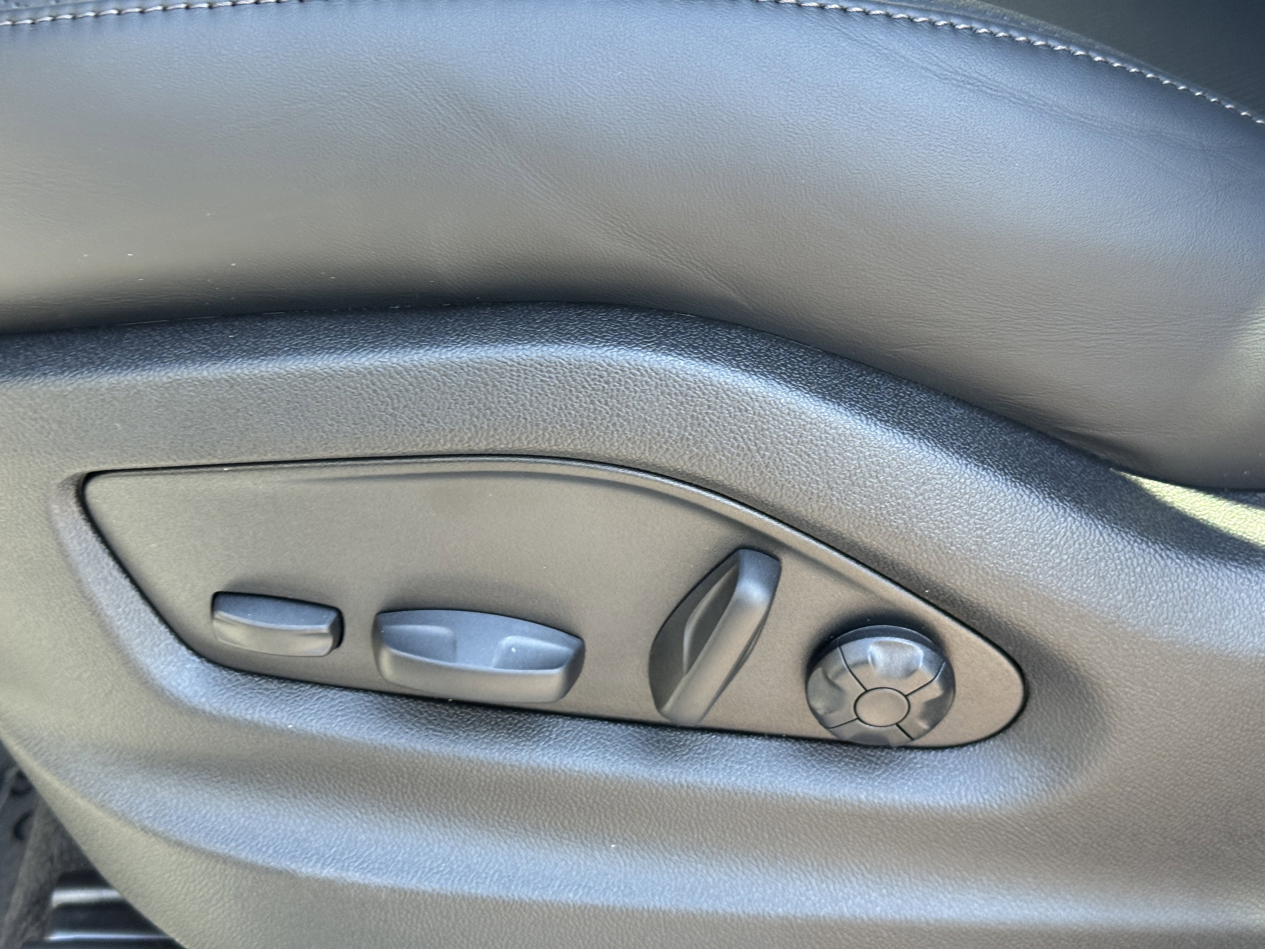 New 2026 Porsche Cayenne Coupe image 25