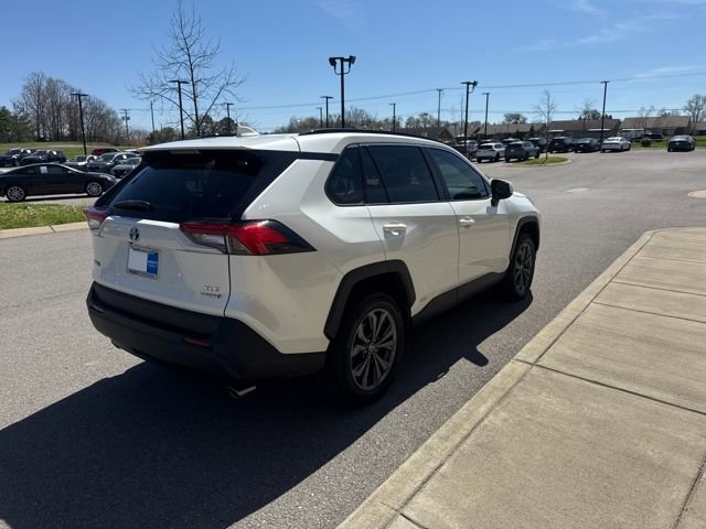 Used 2022 Toyota RAV4 XLE Premium AWD/4WD image 4