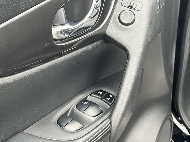 Used 2019 Nissan Rogue SV w/ Premium Package image 25