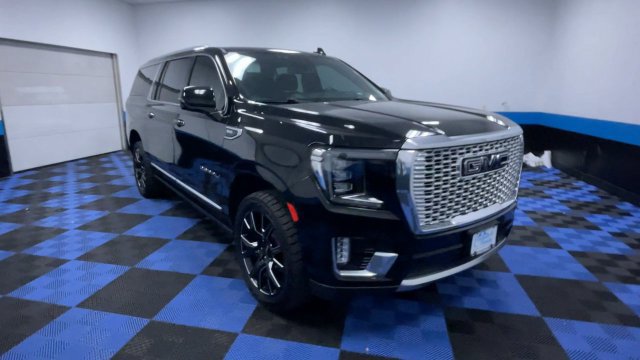 Used 2023 GMC Yukon XL Denali AWD/4WD image 2