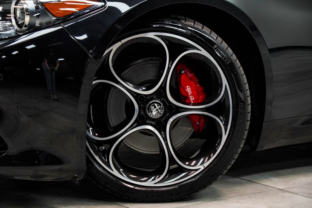 Used 2022 Alfa Romeo Giulia Veloce RWD image 3