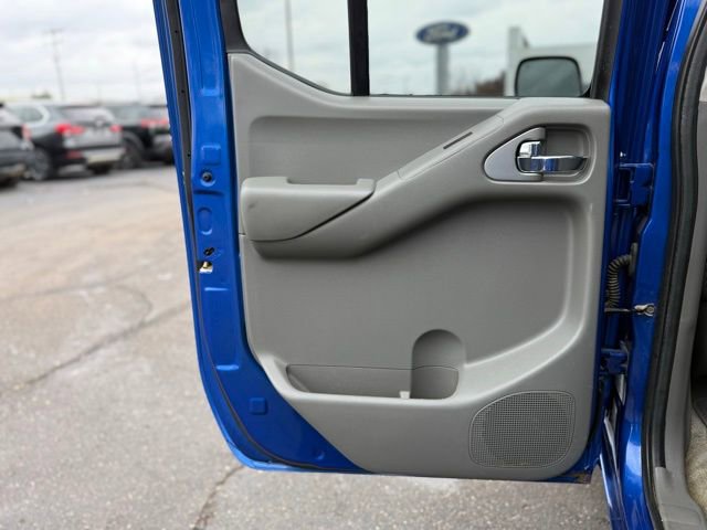 Used 2014 Nissan Frontier SV image 16