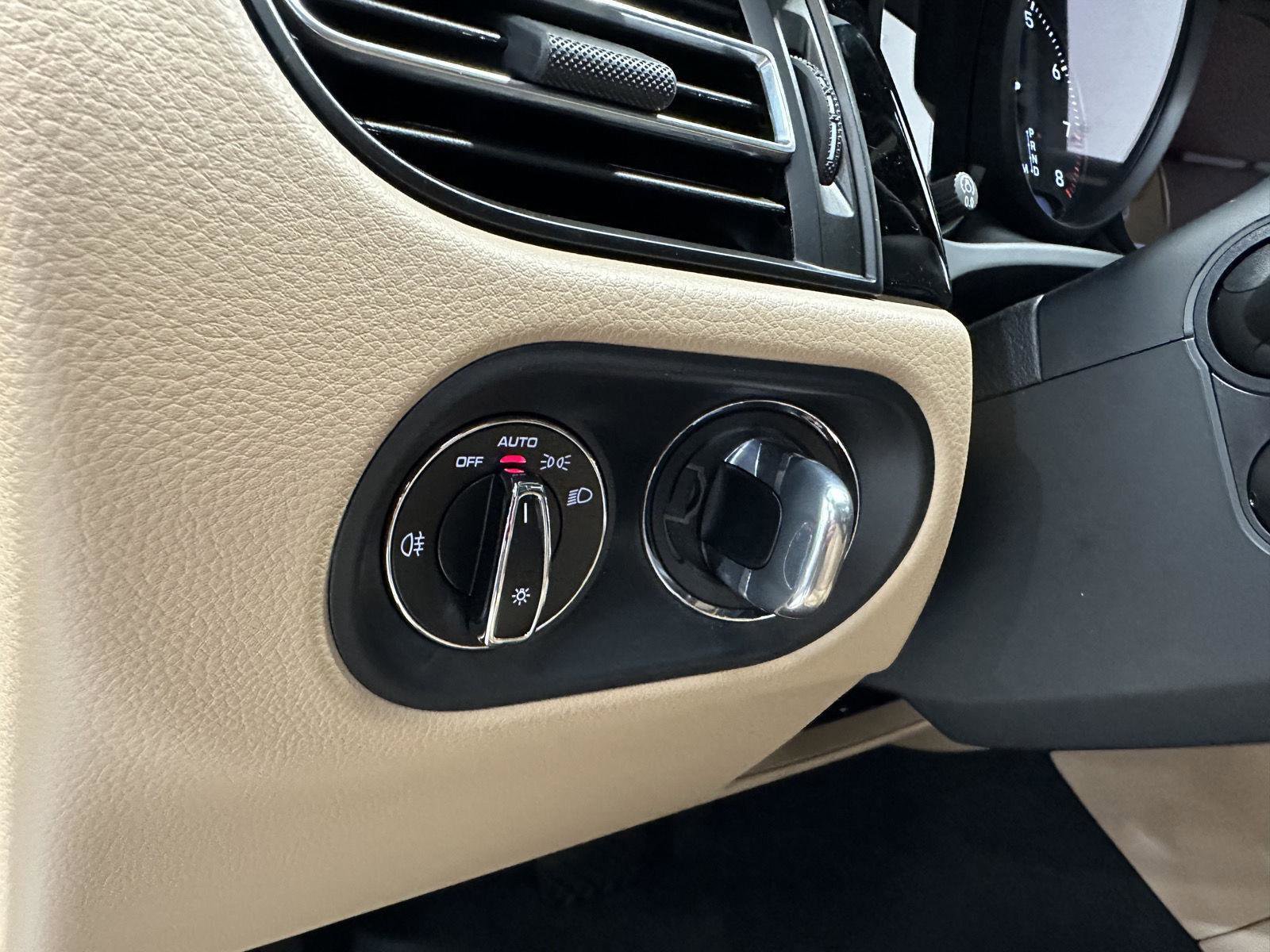 Certified 2026 Porsche Macan Turbo image 20