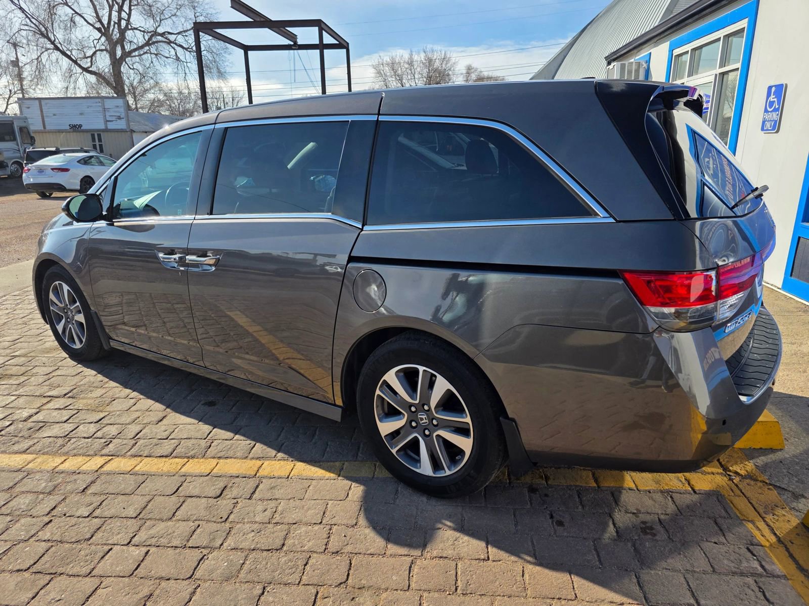 Used 2016 Honda Odyssey Touring Elite image 8