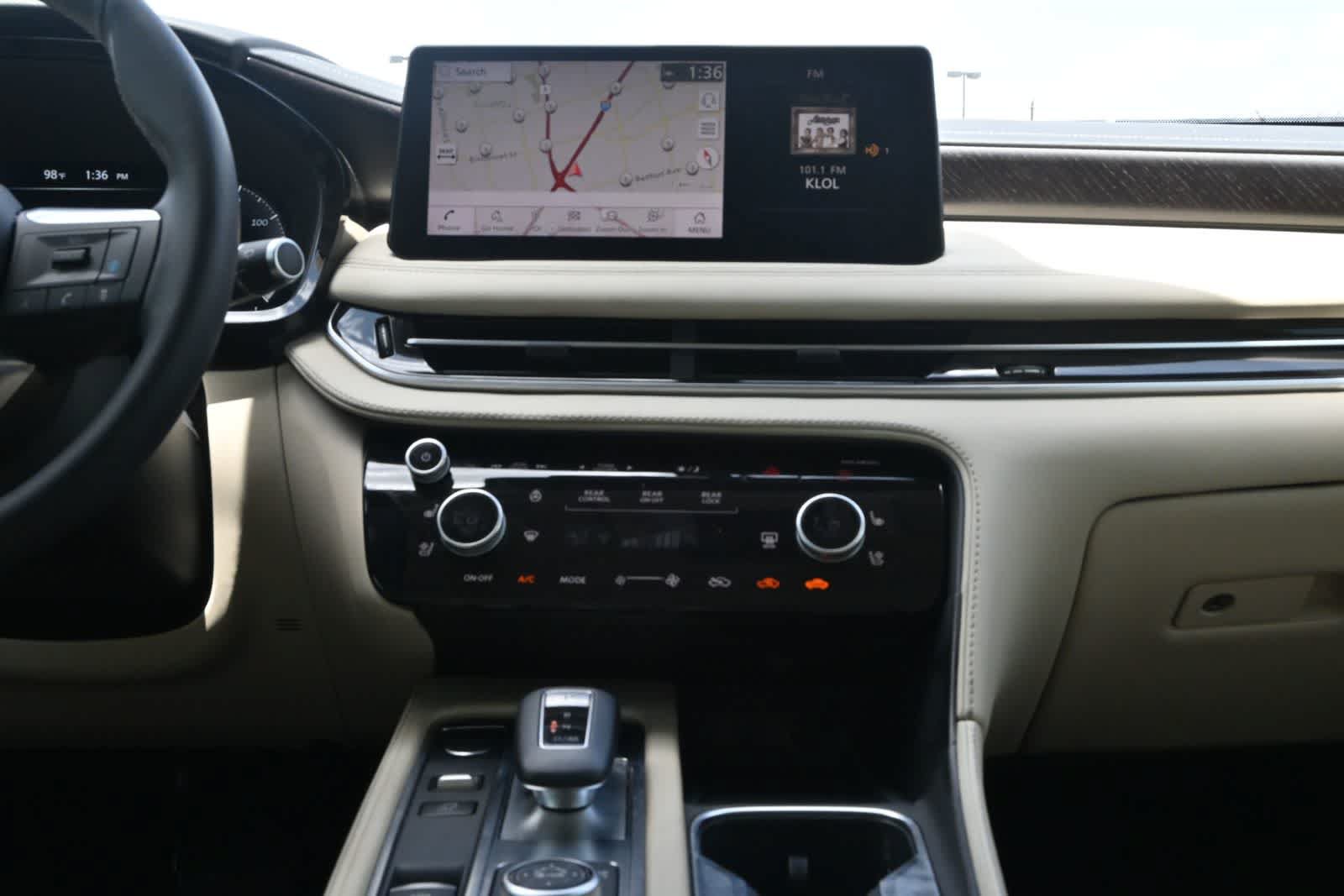Used 2023 INFINITI QX60 Sensory w/ Vision Package AWD/4WD image 12