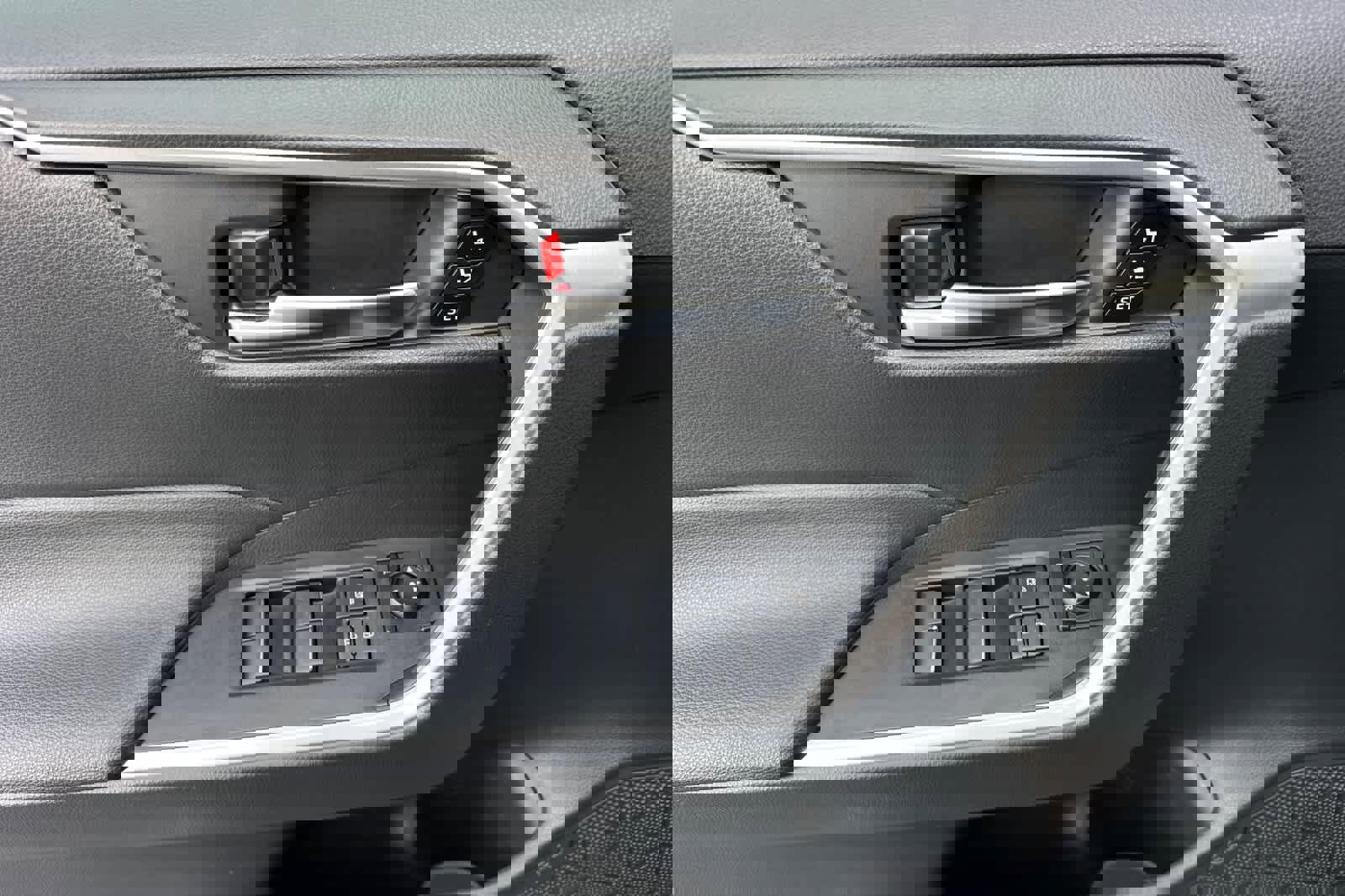 Used 2023 Toyota RAV4 XLE Premium image 12