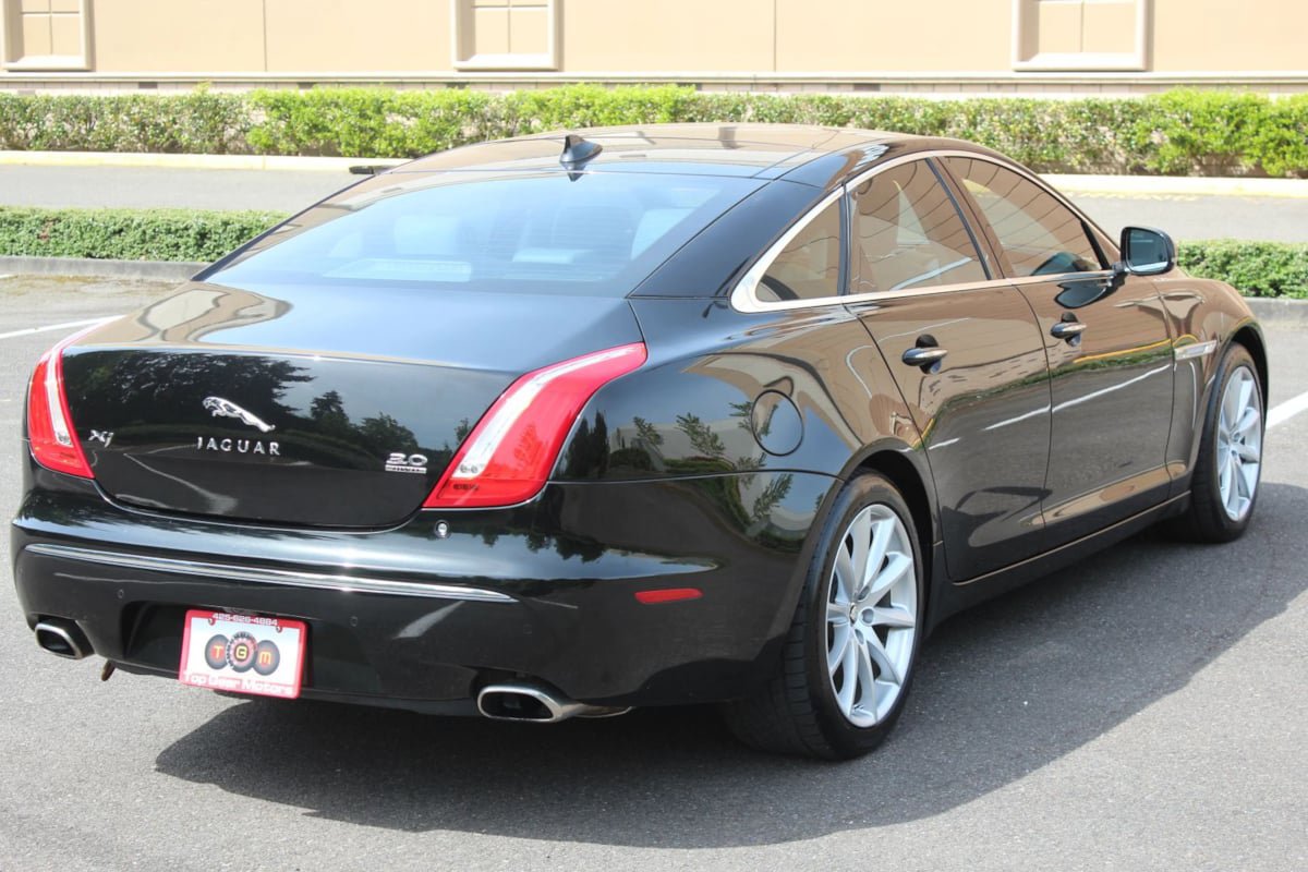 Used 2013 Jaguar XJ AWD image 5