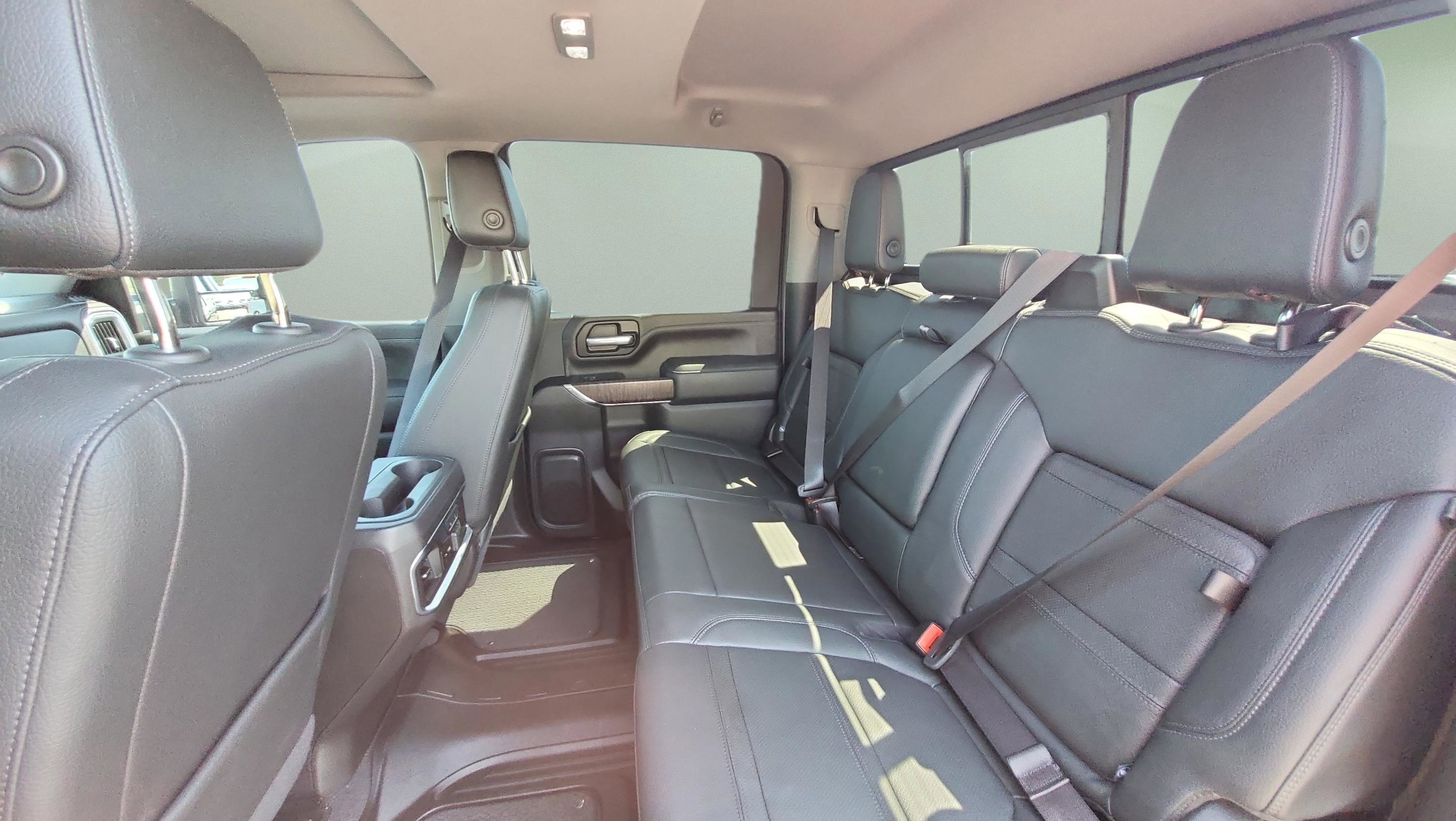 Used 2023 GMC Sierra 2500 Denali w/ Denali Black Diamond Edition AWD/4WD image 17