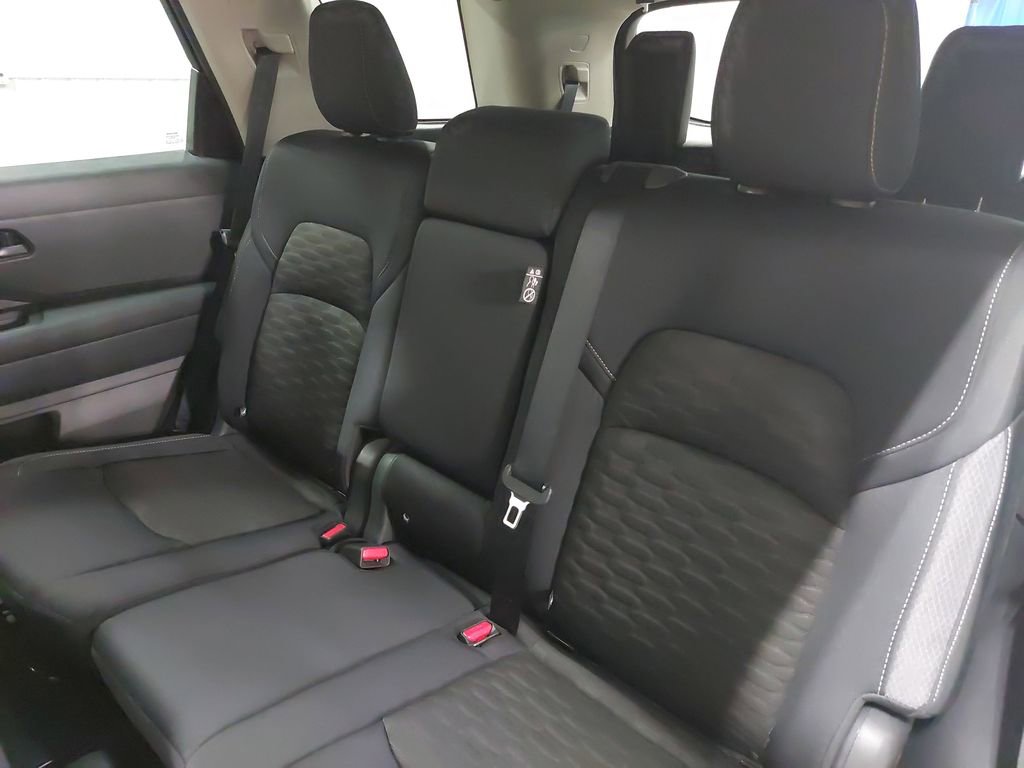 Used 2023 Nissan Pathfinder SV image 15